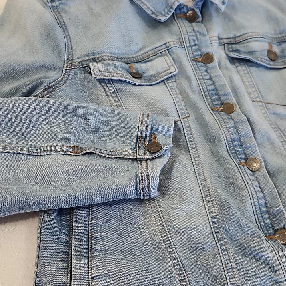 Social Standard By Sanctuary Jean Jacket. Light Wash. Size XL - Picture 6 of 11